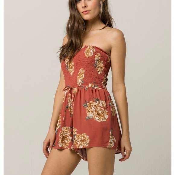 Band of Gypsies Blush Floral Smocked Romper Small - Picture 3 of 13